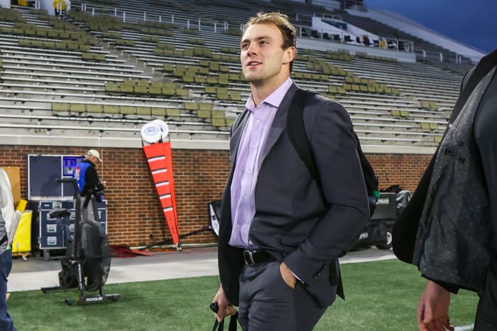 Nov 25, 2023; Atlanta, Georgia, USA; Georgia Bulldogs tight end Brock Bowers (19) walks into Bobby Dodd Stadium at Hyundai Field before a game against the Georgia Tech Yellow Jackets.